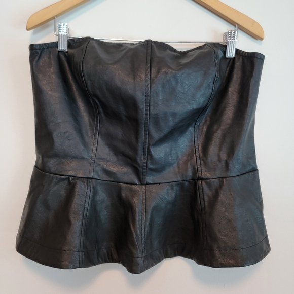 NWT Express Black Corset Sz 12 Peplum Faux Leather Goth Y2K Witchcore Strapless - Picture 1 of 5